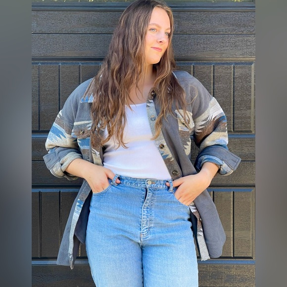 New boutique blue gray Aztec flannel shacket jacket - Picture 3 of 6